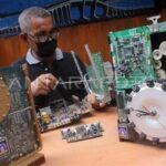 Seni Dari Limbah Elektronik